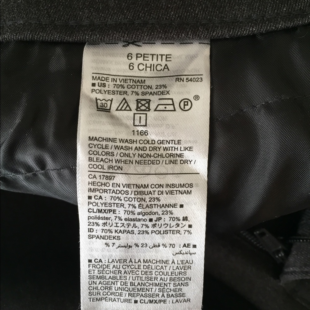 💸 SOLD 💸. Old Navy  Mid-Rise Pixie Pants - Picture 6 of 8